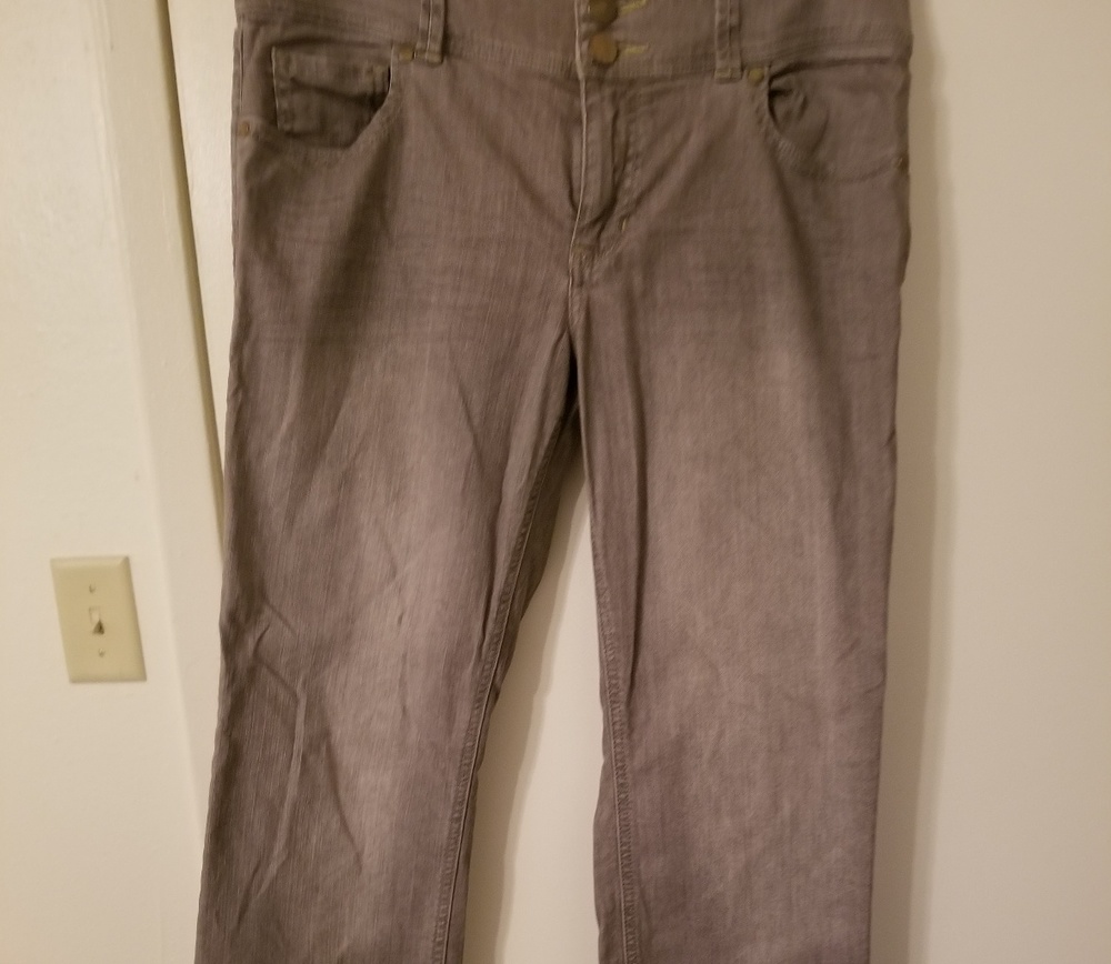 Gorgeous gray jeans!